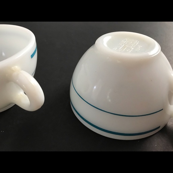 2 Pyrex Restaurant Tableware Mugs - Picture 4 of 4
